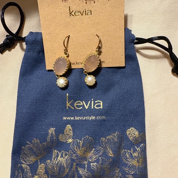 Kevia pink and Cream tiered Dangle Earrings - Picture 4 of 4